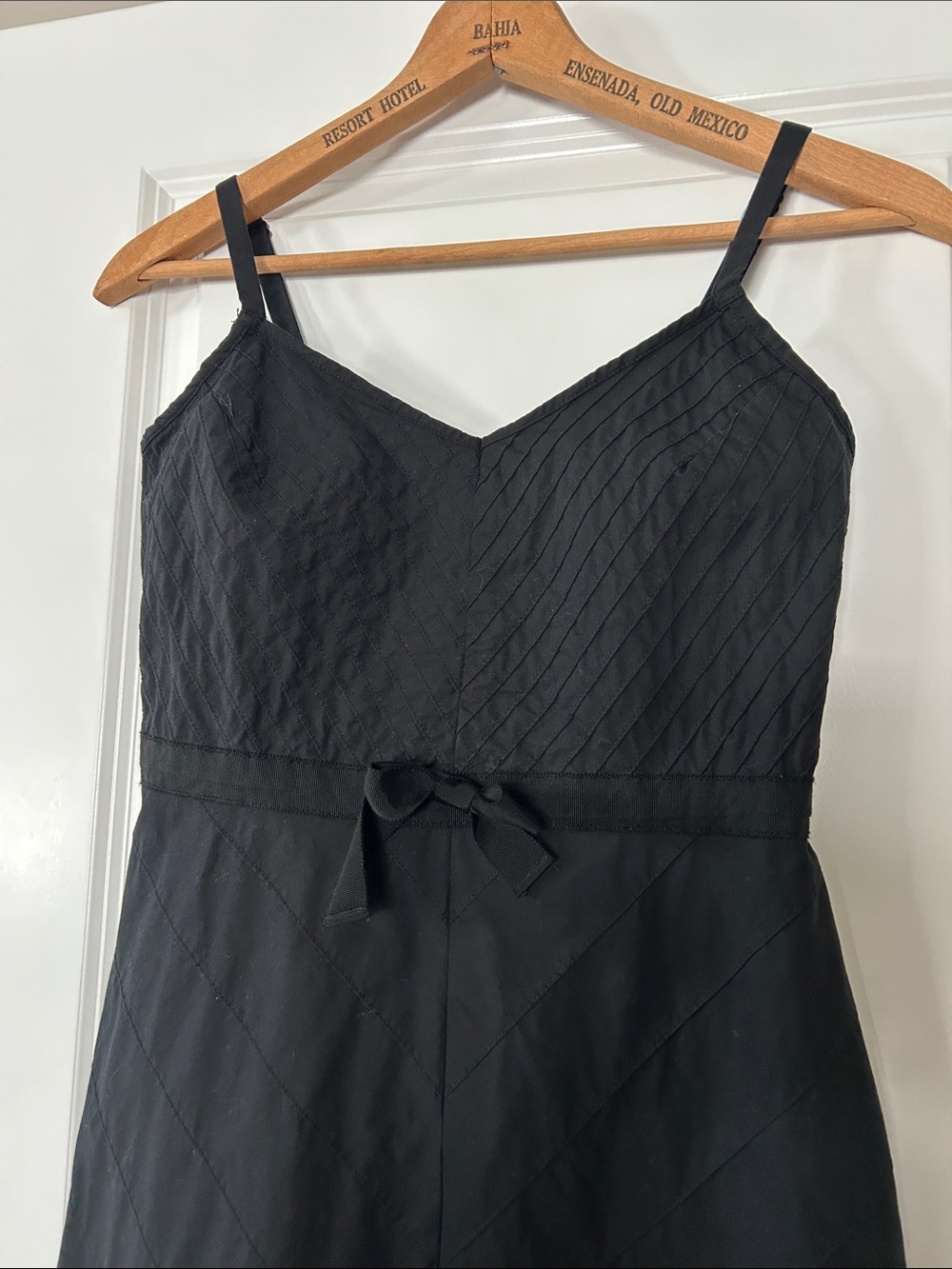 GAP Stretch LBD Sz S w MEASUREMENTS Diagonal Seams Spaghetti Straps Mini Length